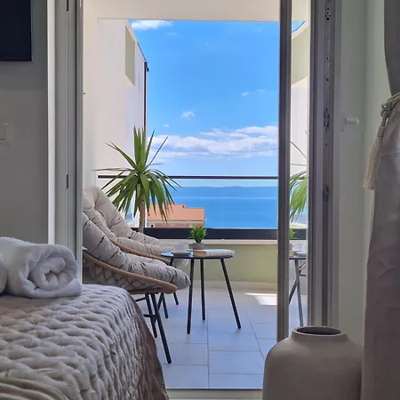 Luxury & Spacious Sea View From Bed Апартаменти Макарська