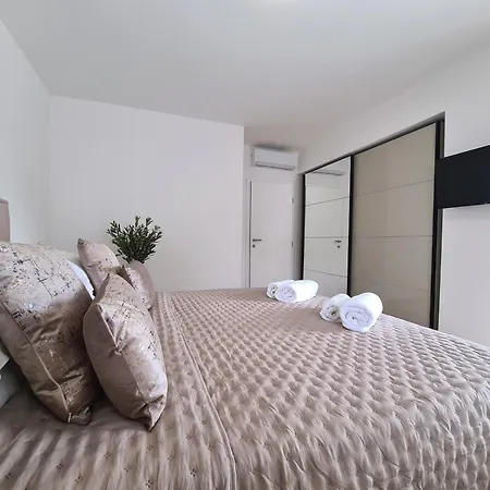 Luxury & Spacious Sea View From Bed Apartmán